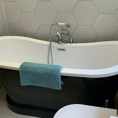 Howick House - Gorgeous Cosy Style Location - Sleeps 9 Filey