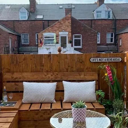 Howick House - Gorgeous Cosy Style Location - Sleeps 9 * Filey