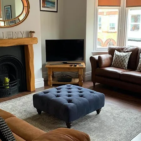 Howick House - Gorgeous Cosy Style Location - Sleeps 9 *