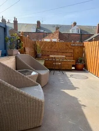 Howick House - Gorgeous Cosy Style Location - Sleeps 9 * Filey