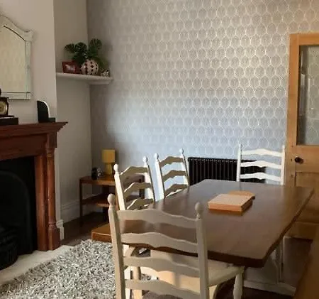 Howick House - Gorgeous Cosy Style Location - Sleeps 9 Filey