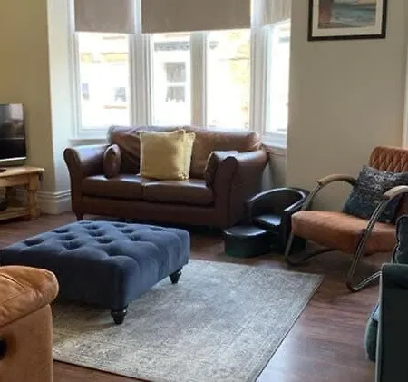 Howick House - Gorgeous Cosy Style Location - Sleeps 9 * Filey