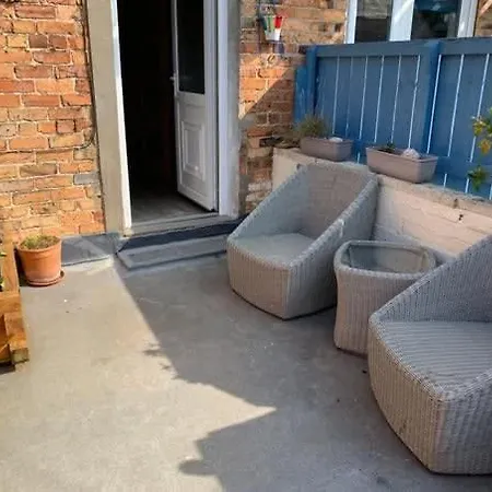 Howick House - Gorgeous Cosy Style Location - Sleeps 9 Filey