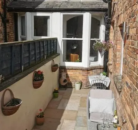 Howick House - Gorgeous Cosy Style Location - Sleeps 9 *
