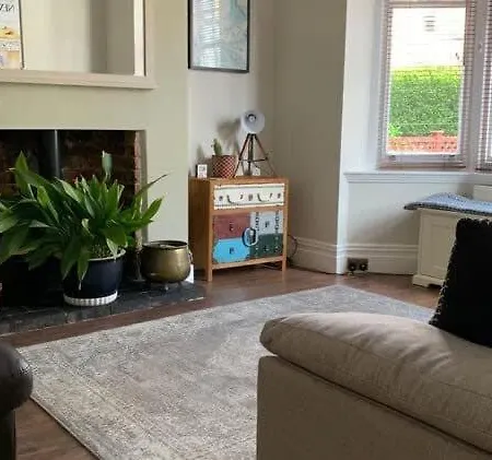 Howick House - Gorgeous Cosy Style Location - Sleeps 9 Holiday home