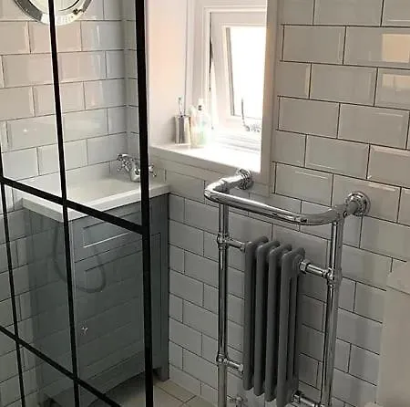 Howick House - Gorgeous Cosy Style Location - Sleeps 9 * ファイリー