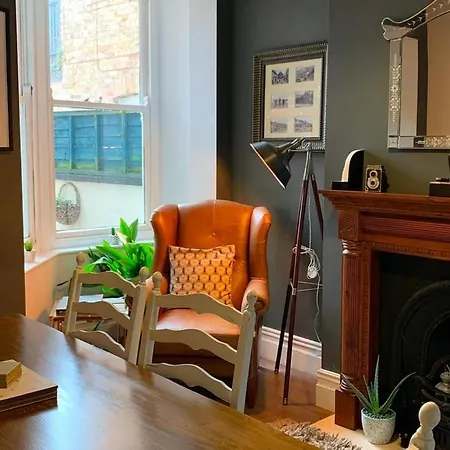 Howick House - Gorgeous Cosy Style Location - Sleeps 9 *