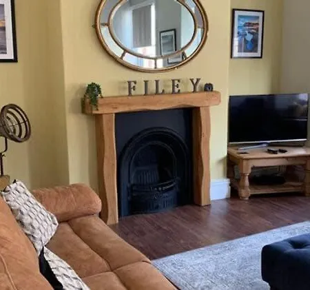 Howick House - Gorgeous Cosy Style Location - Sleeps 9 *